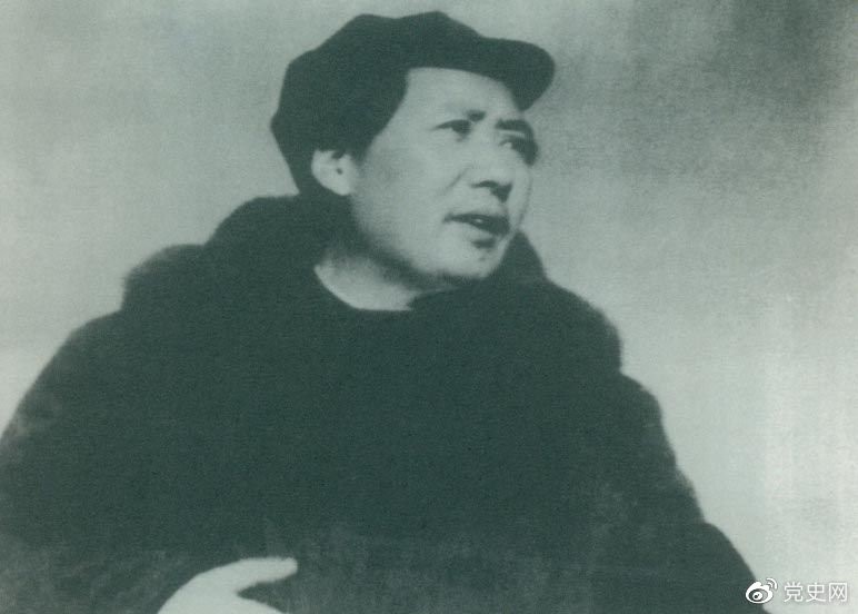　　1949年3月23日，毛澤東率領中共中央機關離開西柏坡前往北平。出發(fā)時，他對周恩來說，今天是進京的日子，進京趕考去。我們決不當李自成，我們都希望考個好成績。