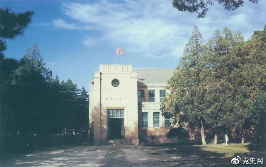 楊家?guī)X革命舊址，位于延安城西北約3公里，是中共中央1938年11月至1947年3月的所在地。